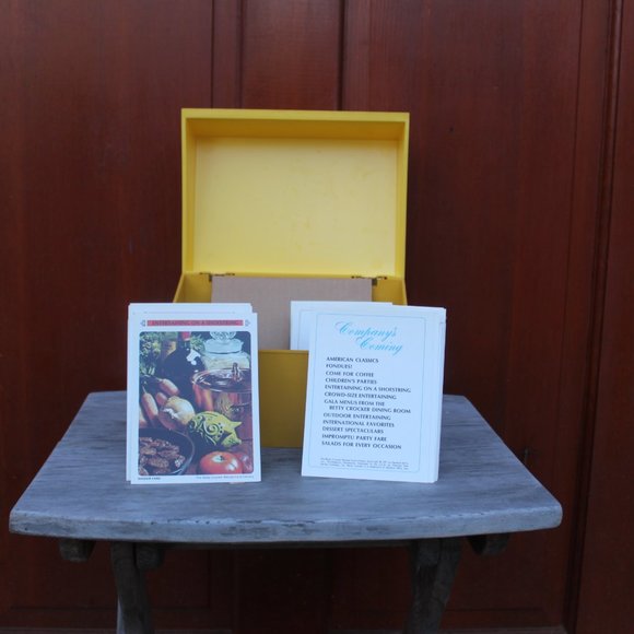 Vintage Betty Crocker Recipe Box • 1971 • 243 Cards • Retro Kitchen Collectible - Picture 2 of 13